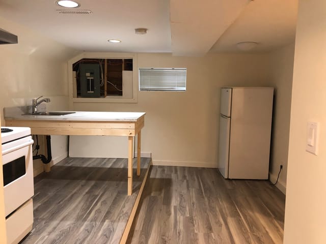 House for rent in Burnaby, Burnaby South, 1 4136 Gilpin Crescent, 263142873 | Realtylink.org