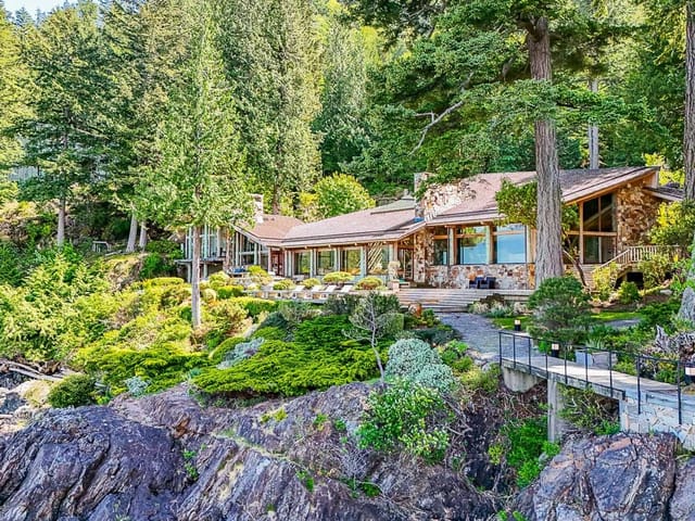 House for sale in Bowen Island, Bowen Island, 370-374 Smugglers Cove Road, 263143193 | Realtylink.org