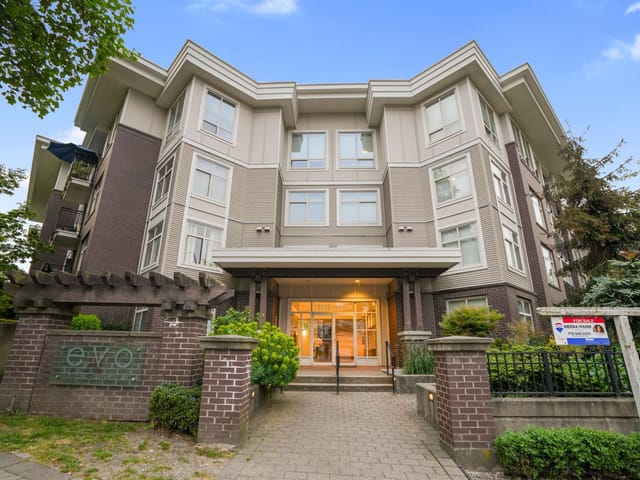 Apartment for sale in Surrey, North Surrey, 211 13555 Gateway Drive, 263143338 | Realtylink.org