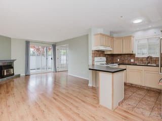 Apartment for sale in Gibsons, Sunshine Coast, 4 689 Park Road, 263143449 | Realtylink.org