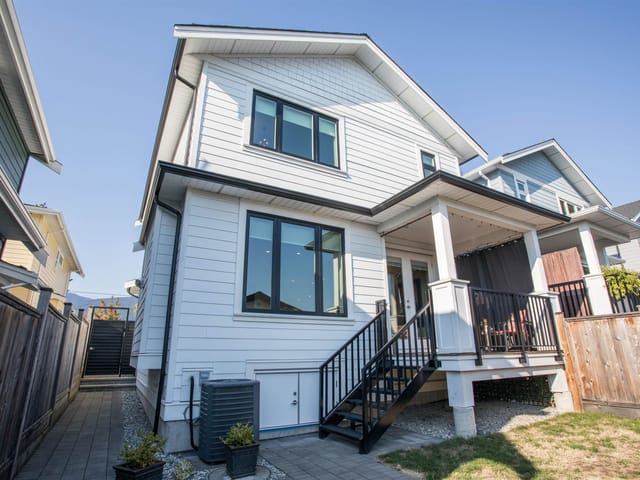 1/2 Duplex for sale in North Vancouver, North Vancouver, 341 E 13th Street, 263143535 | Realtylink.org