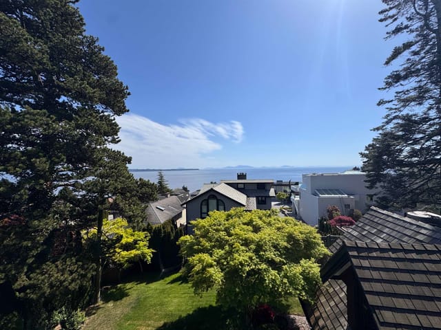 House for rent in Surrey, South Surrey White Rock, 13136 Marine Drive, 263143633 | Realtylink.org