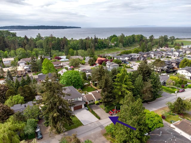 House for sale in Surrey, South Surrey White Rock, 16104 9 Avenue, 263143688 | Realtylink.org