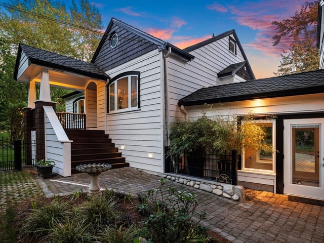 House for sale in Surrey, South Surrey White Rock, 12682 Crescent Road, 263143918 | Realtylink.org