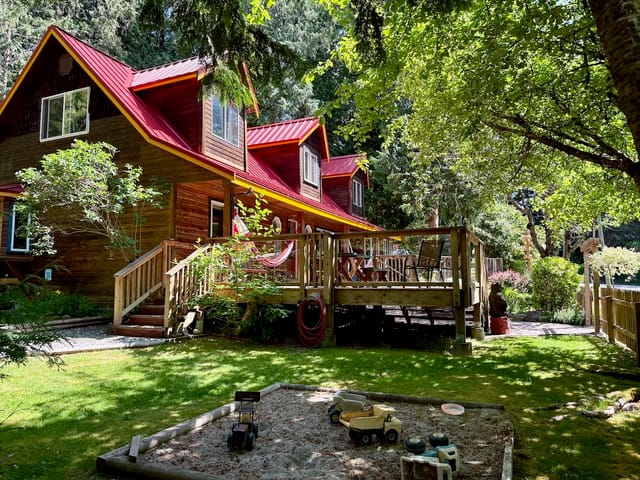 House for sale in Roberts Creek, Sunshine Coast, 1261 Roberts Creek Road, 263144214 | Realtylink.org