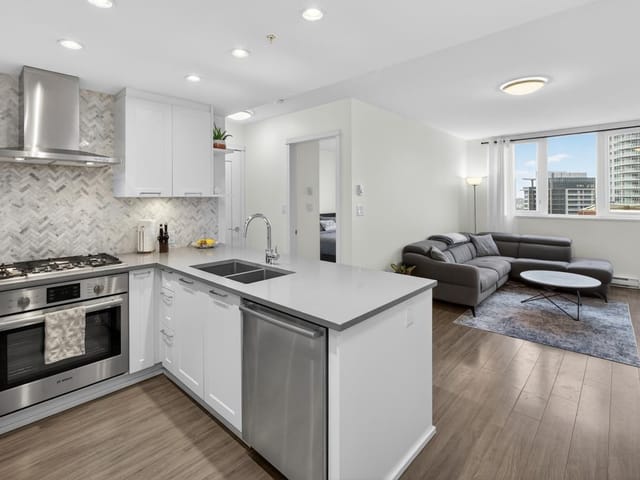 Apartment for sale in Coquitlam, Coquitlam, 2101 520 Como Lake Avenue, 263145010 | Realtylink.org