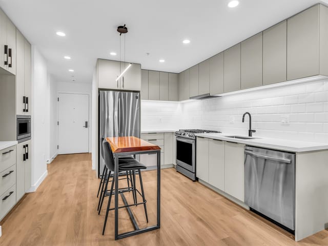 Apartment for sale in Port Moody, Port Moody, 104 3018 St. George Street, 263145254 | Realtylink.org