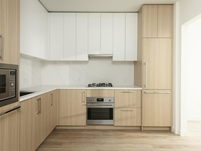 Apartment for sale in Surrey, North Surrey, 202 9675 King George Boulevard, 263145360 | Realtylink.org