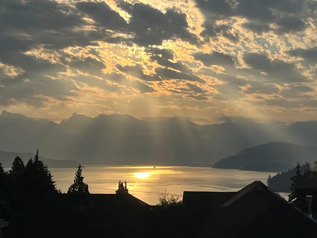 House for sale in Gibsons, Sunshine Coast, 605 Woodland Avenue, 263145550 | Realtylink.org