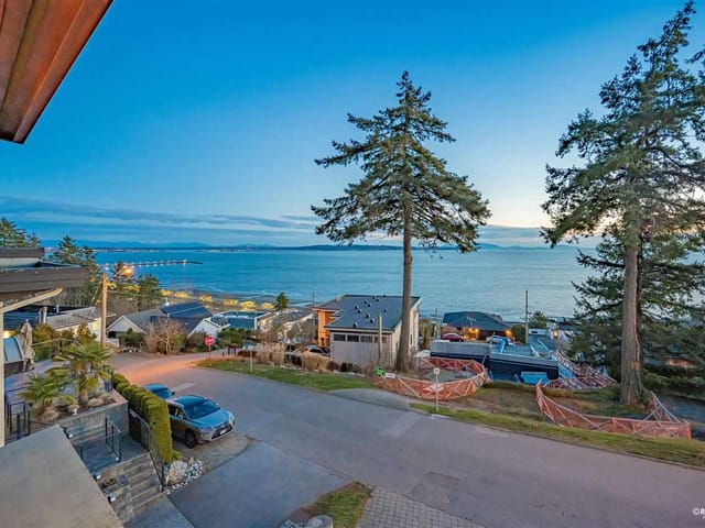 House for sale in White Rock, South Surrey White Rock, 14523 Magdalen Avenue, 263145663 | Realtylink.org