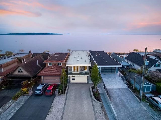 House for sale in White Rock, South Surrey White Rock, 15440 Victoria Avenue, 263145703 | Realtylink.org