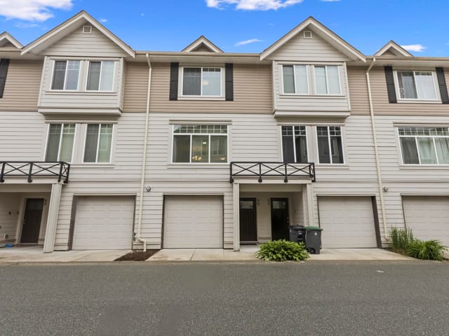Townhouse for sale in Surrey, North Surrey, 90 15399 Guildford Drive, 263145767 | Realtylink.org