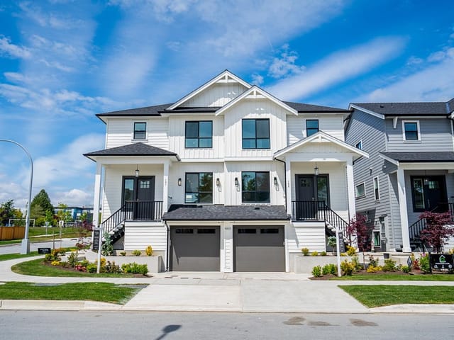 1/2 Duplex for sale in Surrey, South Surrey White Rock, 101 16613 18a Avenue, 263145948 | Realtylink.org