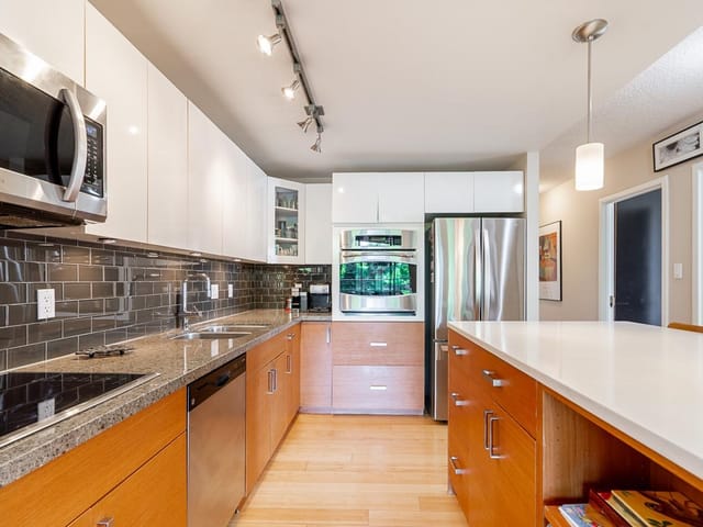 Apartment for sale in Vancouver, Vancouver West, 301 1450 Pennyfarthing Drive, 263146364 | Realtylink.org
