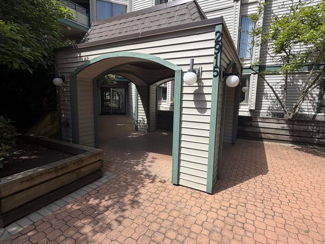 Apartment for rent in Coquitlam, Coquitlam, 2915 Glen Drive Drive, 263146740 | Realtylink.org