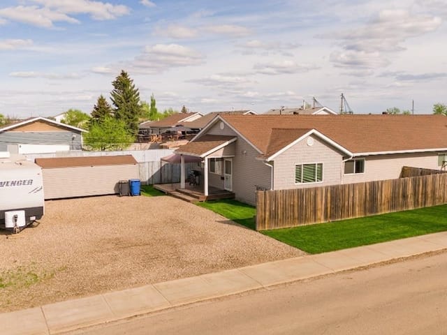 1/2 Duplex for sale in Fort St. John, Fort St. John, 9905 81 Street, 263146810 | Realtylink.org