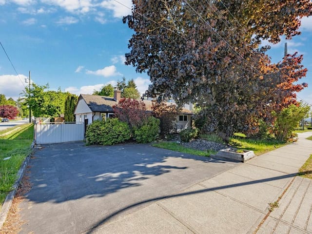 House for sale in White Rock, South Surrey White Rock, 15661 Roper Avenue, 263147057 | Realtylink.org