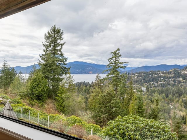Townhouse for sale in West Vancouver, West Vancouver, 5180 Meadfeild Road, 263147190 | Realtylink.org