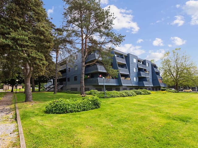 Apartment for sale in Surrey, Cloverdale, 212 17661 58a Avenue, 263147963 | Realtylink.org