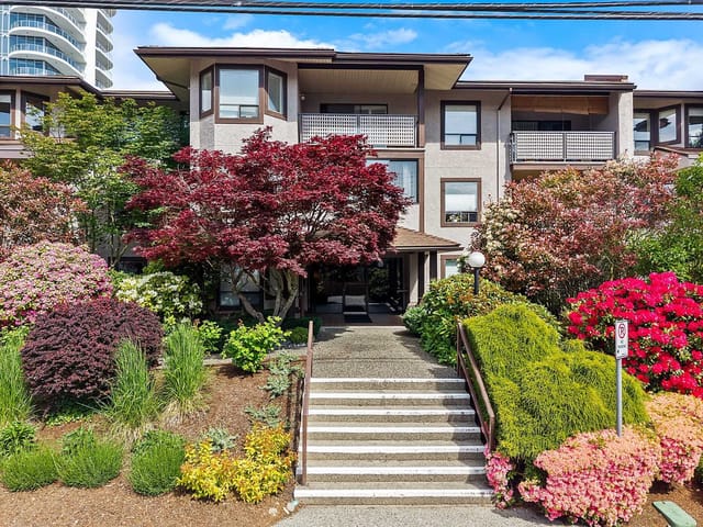 Apartment for sale in White Rock, South Surrey White Rock, 105 1460 Martin Street, 263148069 | Realtylink.org