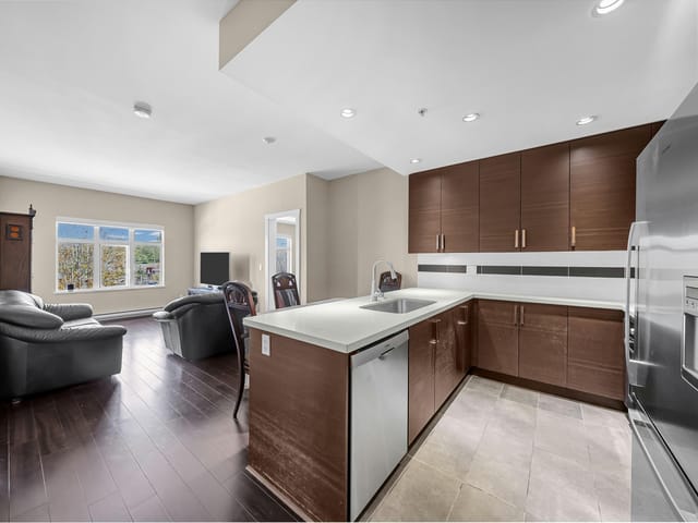 Apartment for sale in Burnaby, Burnaby North, 301 4710 Hastings Street, 263148117 | Realtylink.org