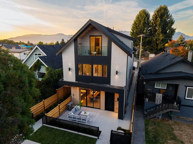 1/2 Duplex for sale in Vancouver, Vancouver East, 1 2435 Napier Street, 263148265 | Realtylink.org