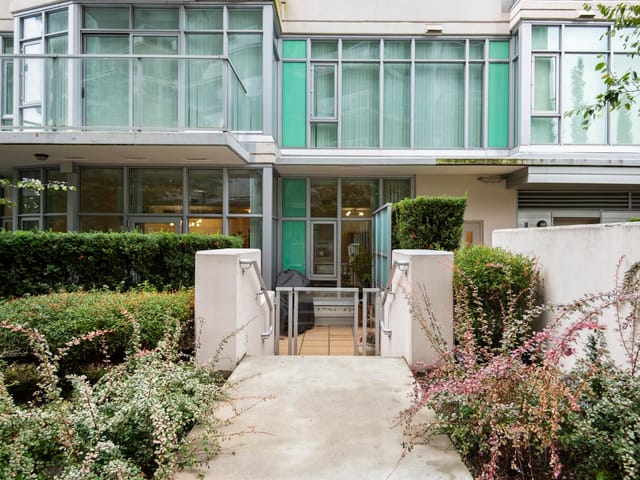 Apartment for sale in North Vancouver, North Vancouver, 112 185 Victory Ship Way, 263148482 | Realtylink.org