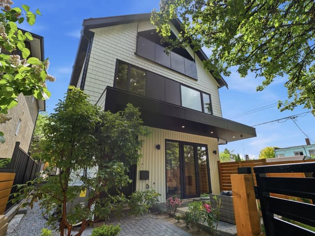 1/2 Duplex for sale in Vancouver, Vancouver East, 1 2438 E 20th Avenue, 263148548 | Realtylink.org