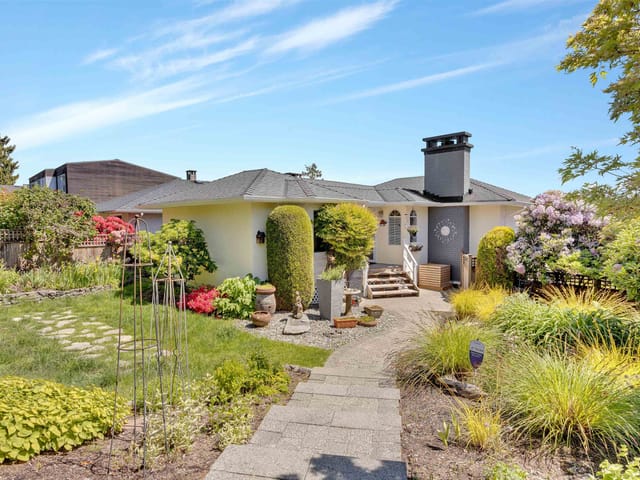 House for sale in North Vancouver, North Vancouver, 901 Calverhall Street, 263149100 | Realtylink.org