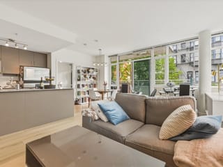 Apartment for sale in North Vancouver, North Vancouver, 303 100 E Esplanade, 263149205 | Realtylink.org