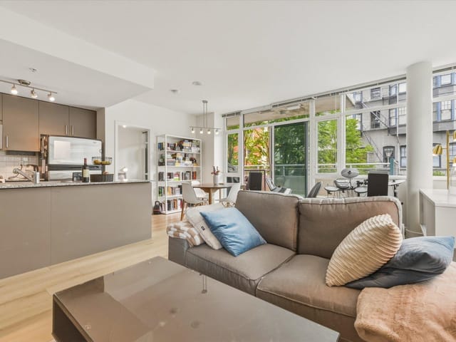 Apartment for sale in North Vancouver, North Vancouver, 303 100 E Esplanade, 263149205 | Realtylink.org