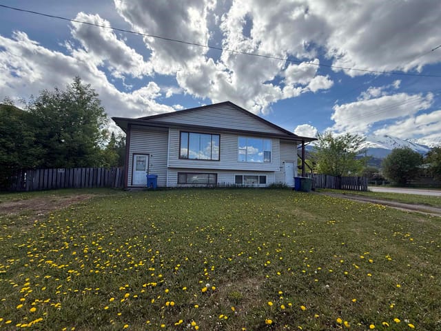 Duplex for sale in Smithers, Smithers And Area, 3687 First Avenue, 263149285 | Realtylink.org