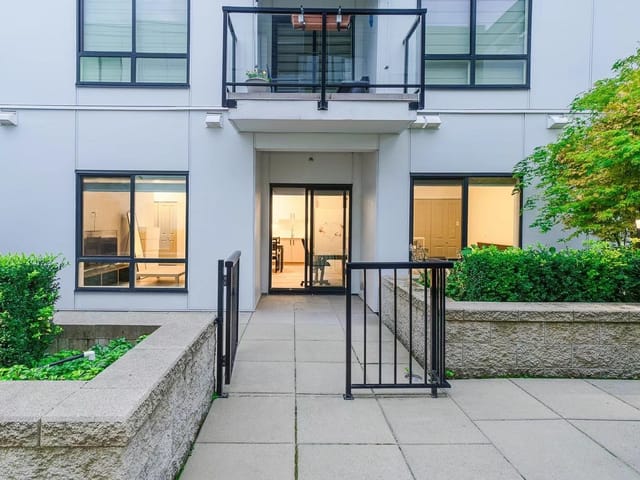 Apartment for sale in Burnaby, Burnaby South, 208 6968 Royal Oak Avenue, 263149429 | Realtylink.org