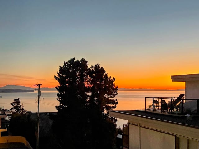 Apartment for sale in White Rock, South Surrey White Rock, 205 15041 Prospect Avenue, 263149790 | Realtylink.org