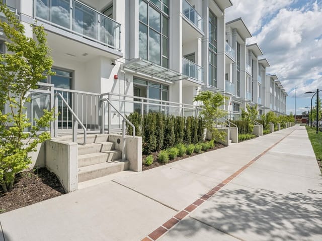 Apartment for sale in Burnaby, Burnaby North, 132 4665 Alaska Avenue, 263149880 | Realtylink.org