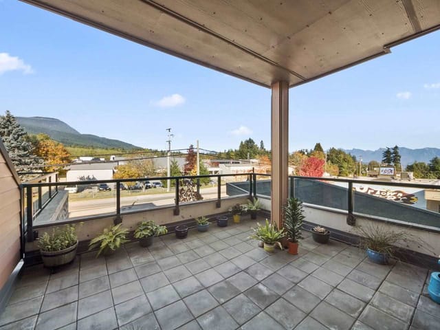 Apartment for sale in Gibsons, Sunshine Coast, 205 875 Gibsons Way, 263150185 | Realtylink.org