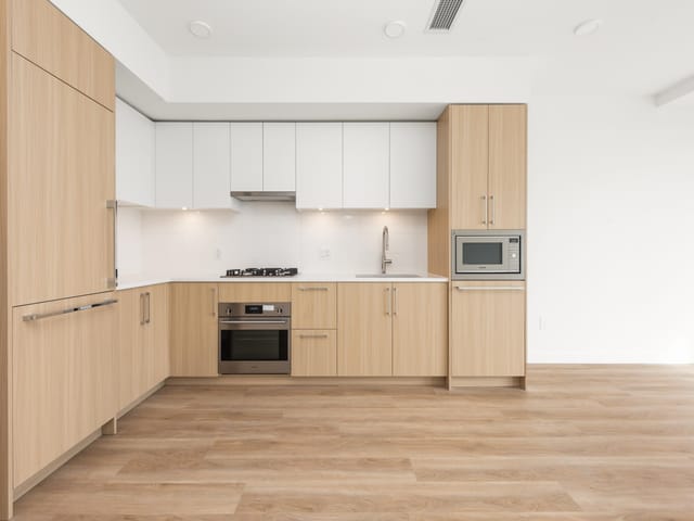 Apartment for sale in Surrey, North Surrey, 413 9675 King George Boulevard, 263150286 | Realtylink.org