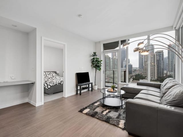 Apartment for sale in Burnaby, Burnaby North, 1410 4168 Lougheed Highway, 263150407 | Realtylink.org