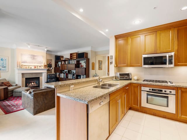 Apartment for sale in Vancouver, Vancouver West, 304 4685 Valley Drive, 263150757 | Realtylink.org