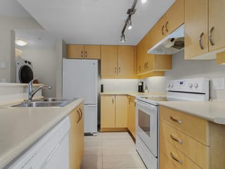 Apartment for sale in Surrey, North Surrey, 331 10838 City Parkway, 263151225 | Realtylink.org