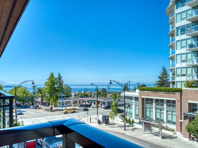 Apartment for sale in White Rock, South Surrey White Rock, 310 1420 Johnston Road, 263151246 | Realtylink.org