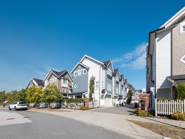 Apartment for sale in Richmond, Richmond, 9 9211 McKim Way, 263151261 | Realtylink.org