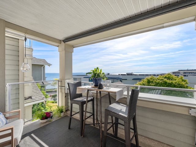 Apartment for sale in White Rock, South Surrey White Rock, 311 15621 Marine Drive, 263151494 | Realtylink.org