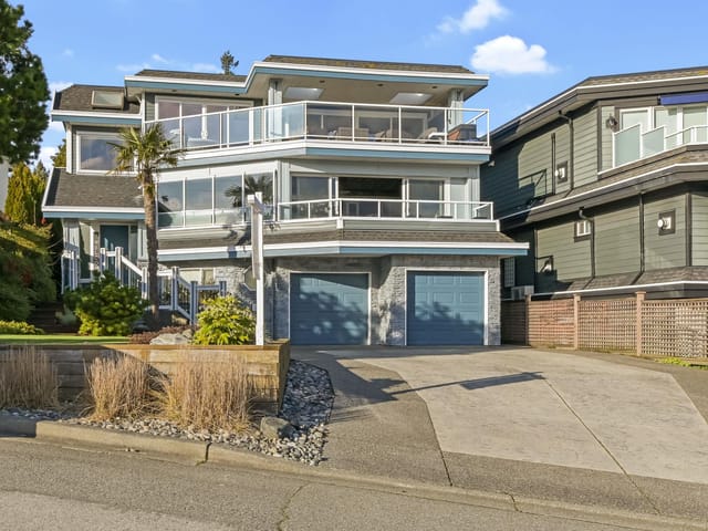 House for sale in White Rock, South Surrey White Rock, 15587 Semiahmoo Avenue, 263151622 | Realtylink.org