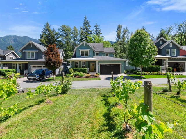 House for sale in Lindell Beach, Cultus Lake & Area, 43284 Water Mill Way, 263151756 | Realtylink.org