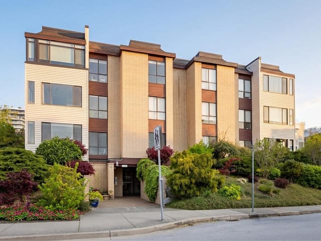 Apartment for sale in White Rock, South Surrey White Rock, 105 15265 Roper Avenue, 263151977 | Realtylink.org