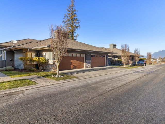 1/2 Duplex for sale in Chilliwack, Chilliwack, 104 51096 Falls Court, 263152155 | Realtylink.org