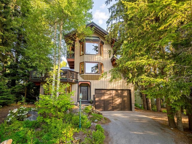 House for sale in Whistler, Whistler, 7231 N Fitzsimmons Road, 263152342 | Realtylink.org