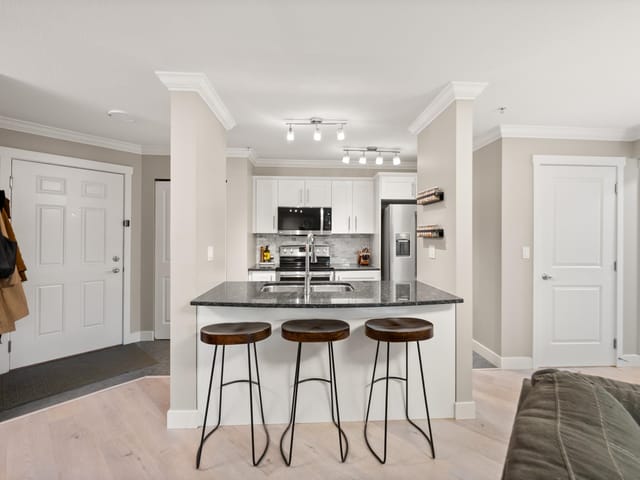 Apartment for sale in Surrey, Cloverdale, 111 19340 65 Avenue, 263152468 | Realtylink.org