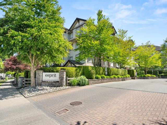 Apartment for sale in Surrey, Cloverdale, 111 19340 65 Avenue, 263152468 | Realtylink.org
